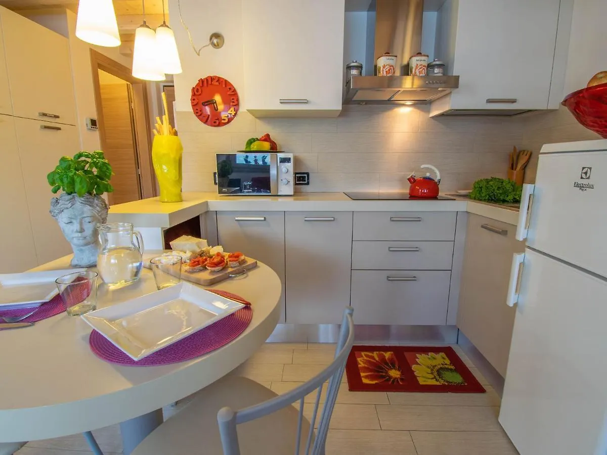 Cherubino - Stunning Lake View With Swimming Pool Parzanica Apartment